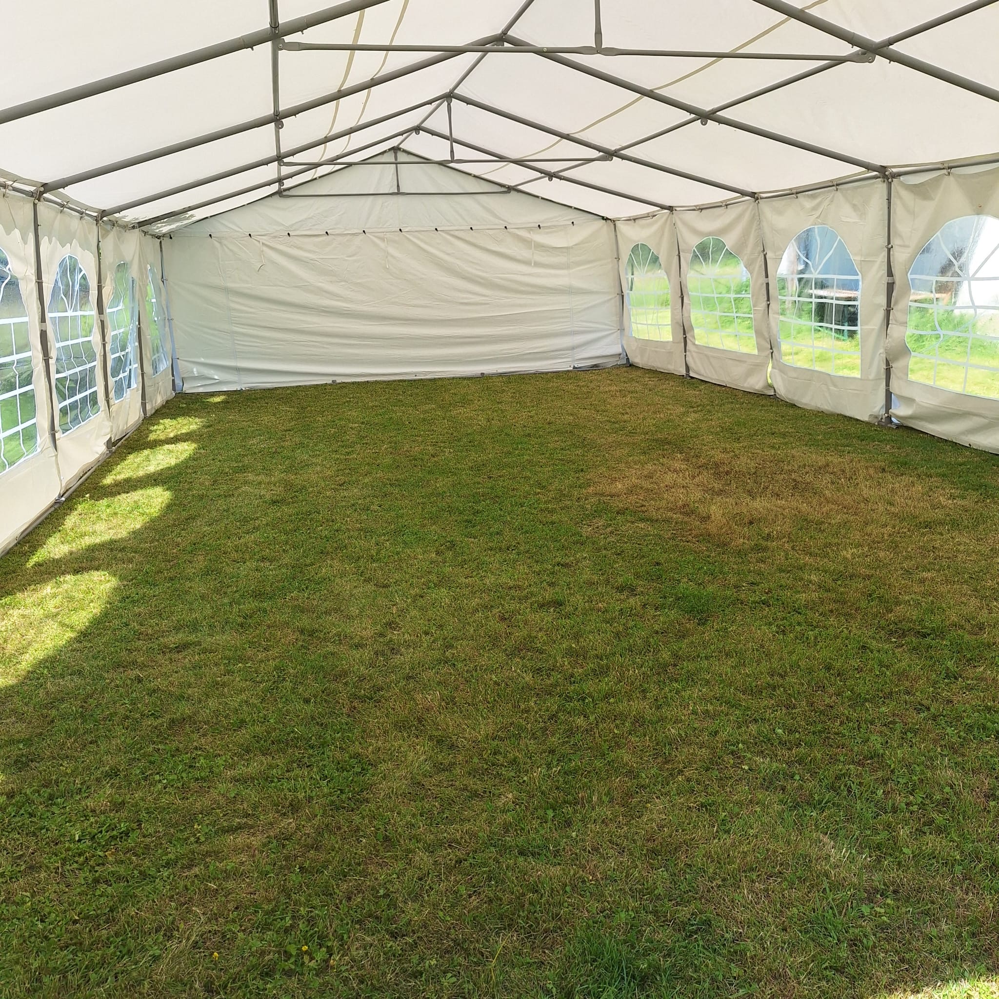Festzelt 6x8m Innenansicht